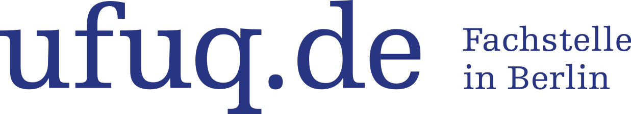 Logo der ufuq.de Fachstelle in Berlin, blaue Serifenschrift auf weißem Hintergrund