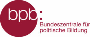 Logo der Bendeszentrale für politische Bildung, rote schrift auf weißem Grund; links ein roter Kreis mit den weißen Buchstaben "bpb"